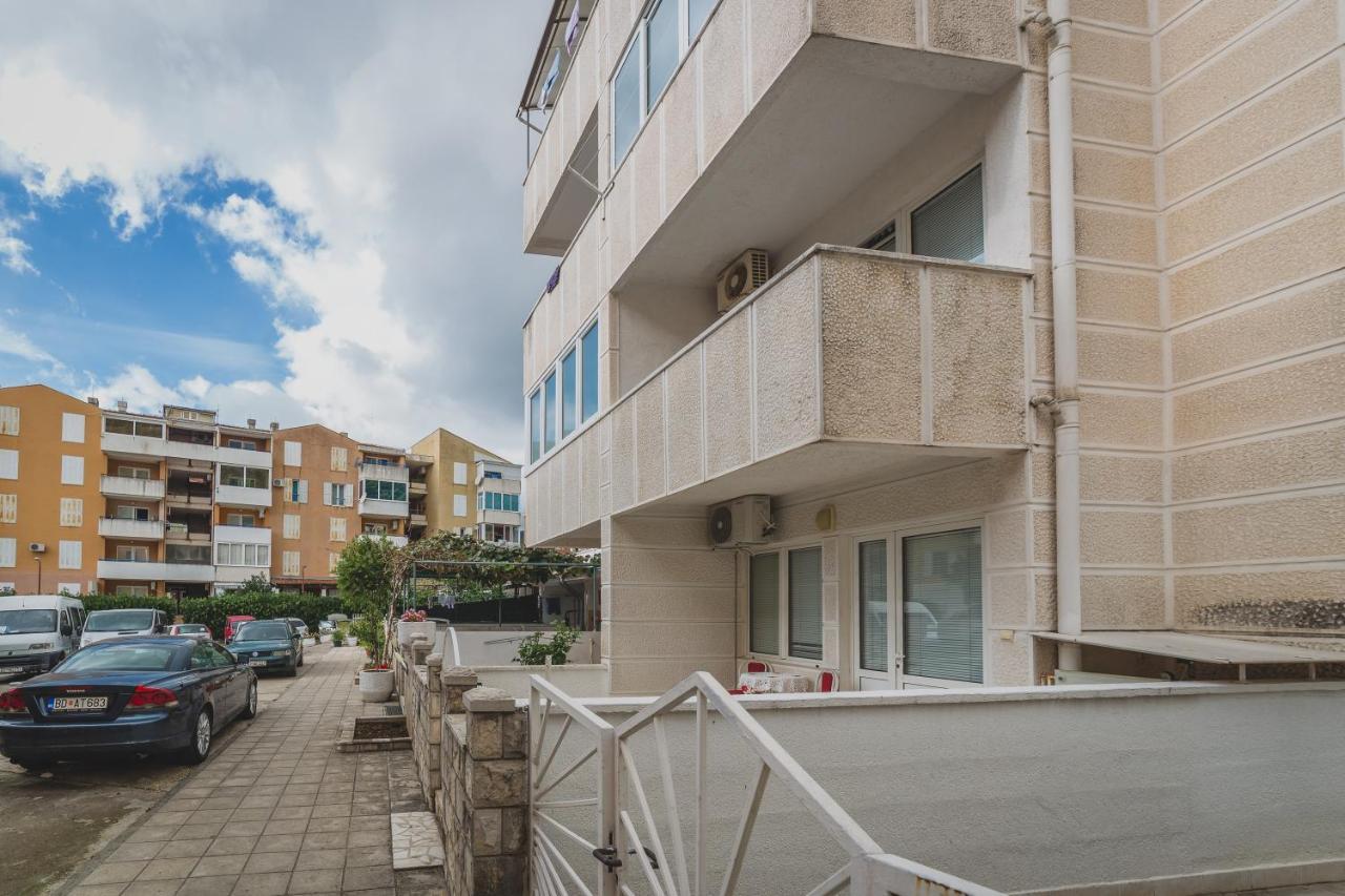 בודווה Apartments Andjela מראה חיצוני תמונה